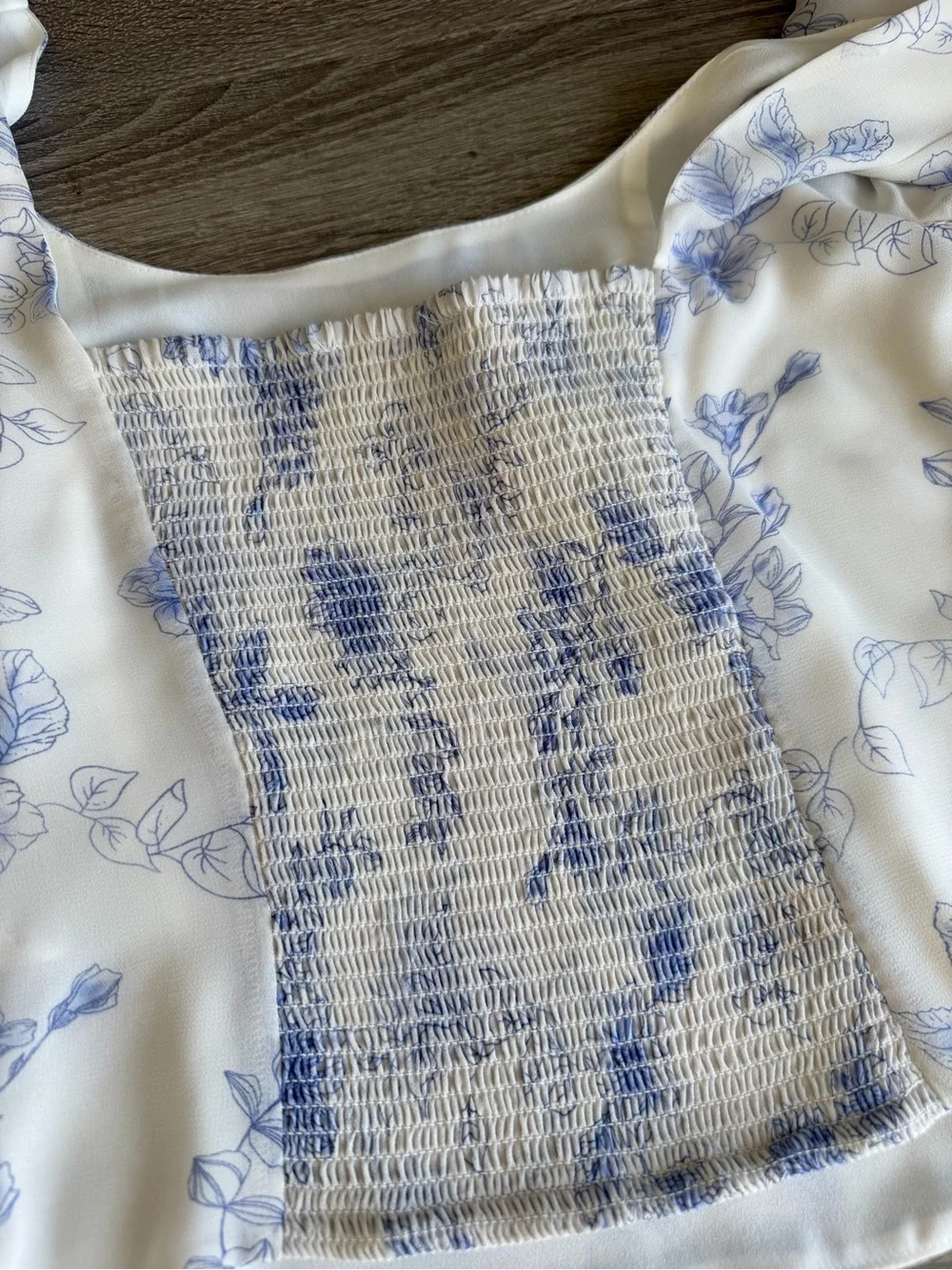 House of Harlow 1960 White Chemise with Blue Floral Print Puff Sleeve Size Small